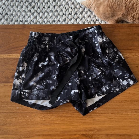 Lululemon spring break away short - Picture 1 of 1
